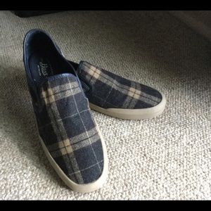 Men’s Bass plaid slip on size 11
